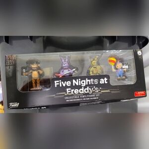Five nights at Freddy's vinyl figure set